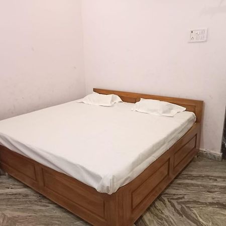 Vaibhav Sadan Dharmsala Hotel Ayodhya Buitenkant foto