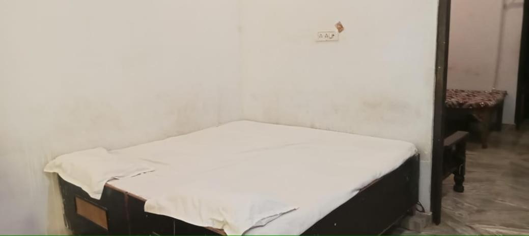 Vaibhav Sadan Dharmsala Hotel Ayodhya Buitenkant foto