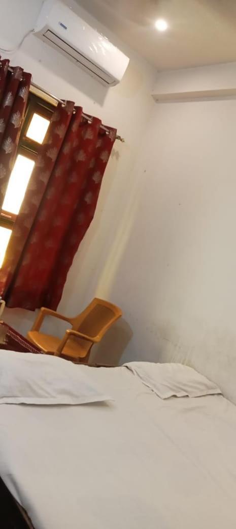 Vaibhav Sadan Dharmsala Hotel Ayodhya Buitenkant foto