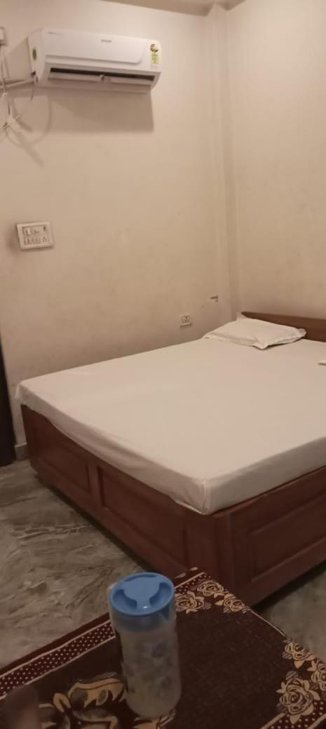 Vaibhav Sadan Dharmsala Hotel Ayodhya Buitenkant foto